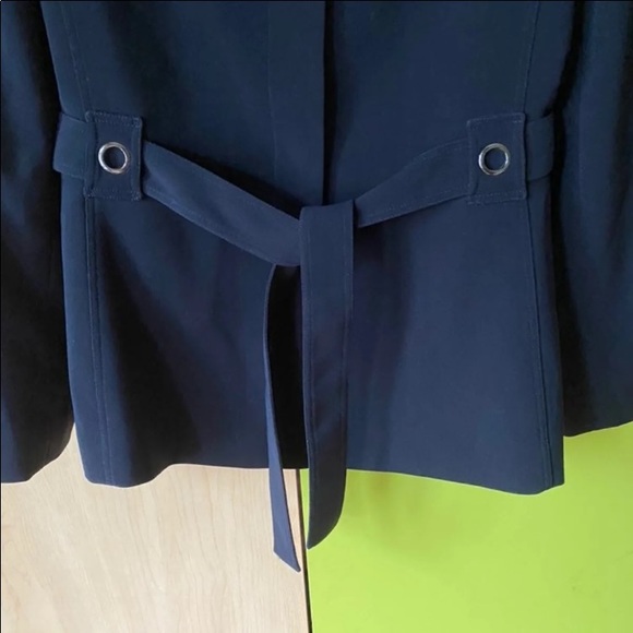 Tahari blazer - Picture 7 of 9